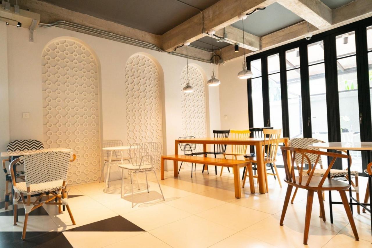 Bedspread Hostel (Adults Only) Банкок Екстериор снимка