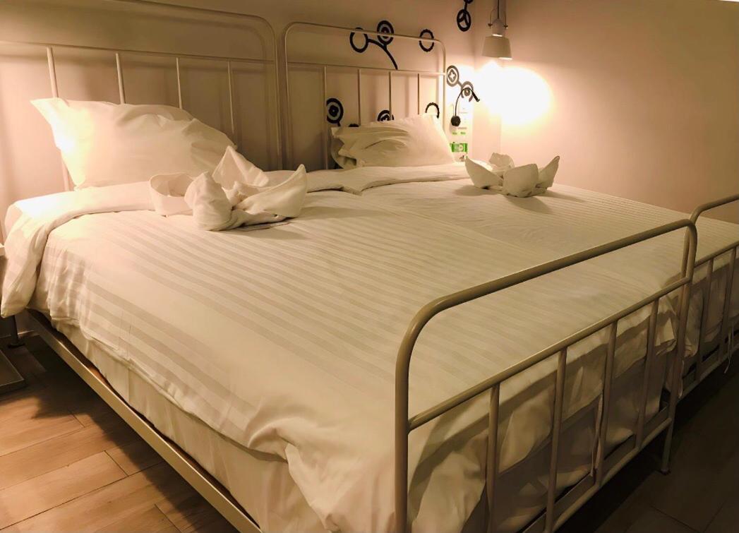 Bedspread Hostel (Adults Only) Банкок Екстериор снимка