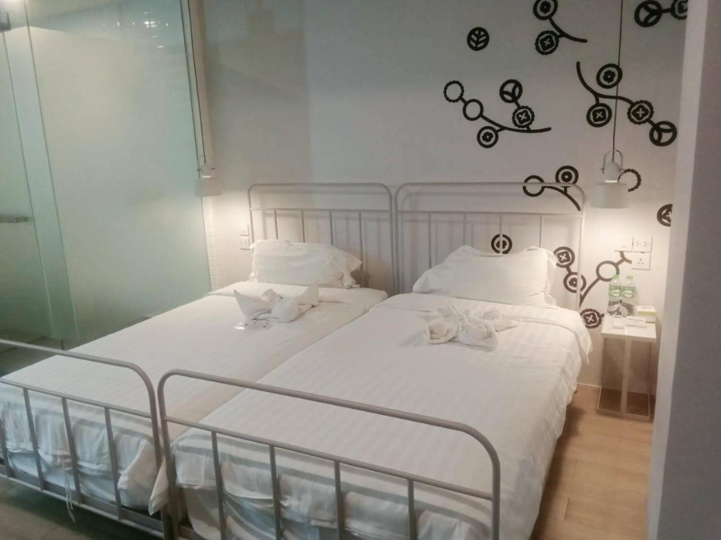 Bedspread Hostel (Adults Only) Банкок Екстериор снимка